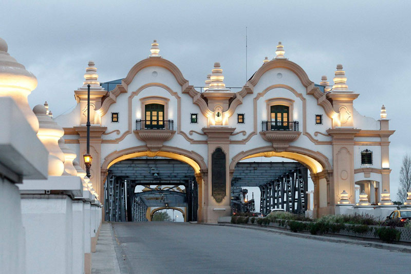 Imagen del Puente Ezequiel Demonty de frente.