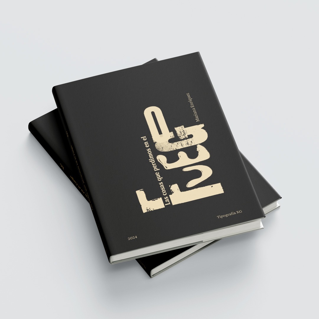 black book which title is 'Las cosas que perdimos en el fuego' by Mariana Enriquez