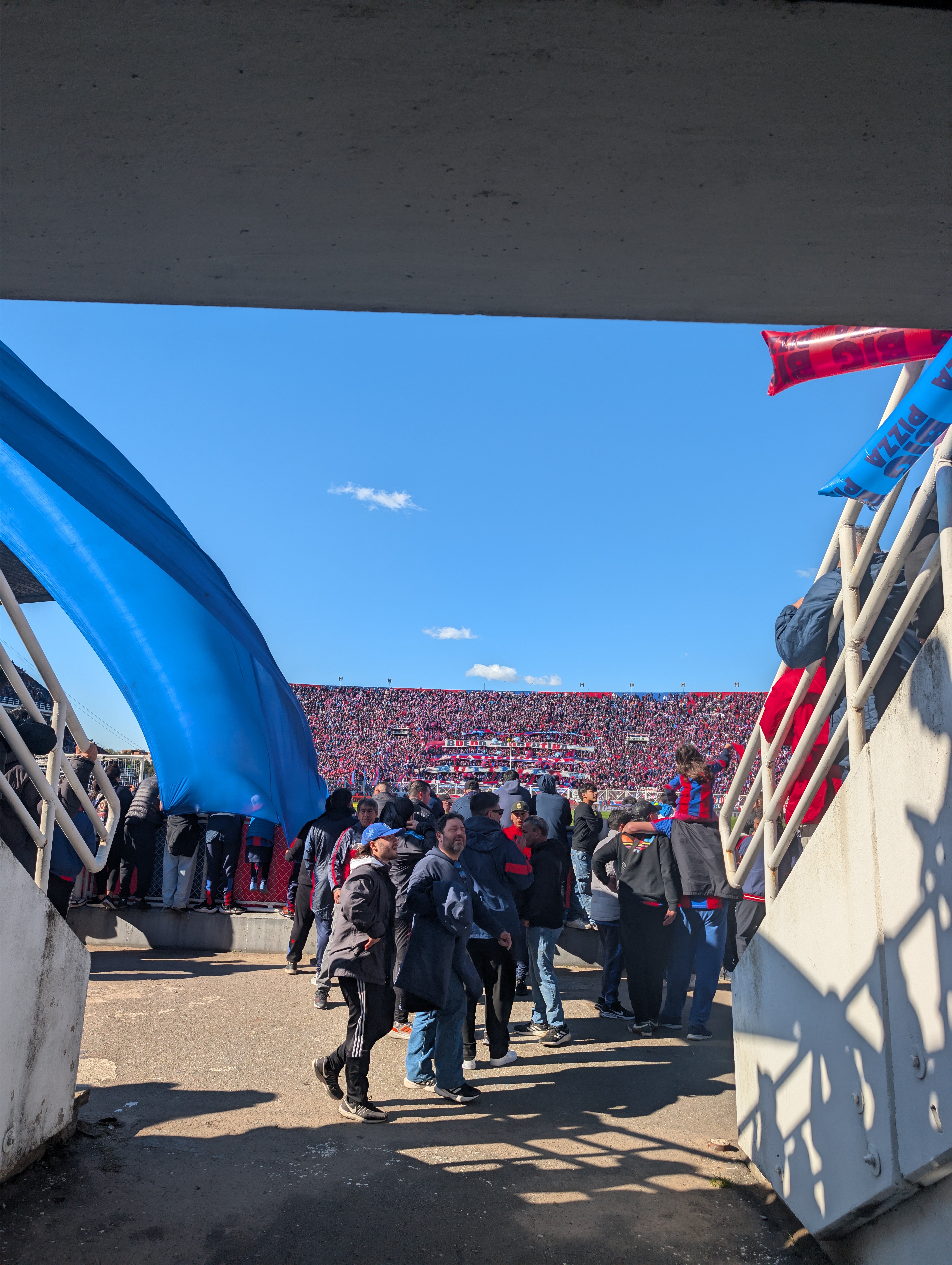 Fotografía entrando a la cancha