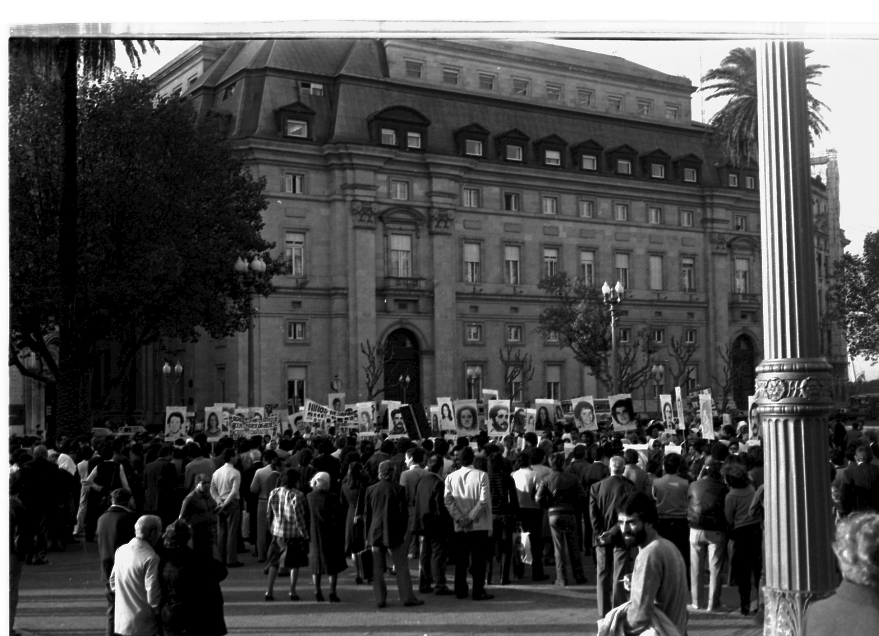 Marcha madres y Abuelas de plaza de Mayo en 1983
